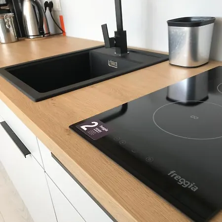 Baltic Waterfront Yacht House - Private Garden & Watersports Included منتزه العطل سفينويتشي