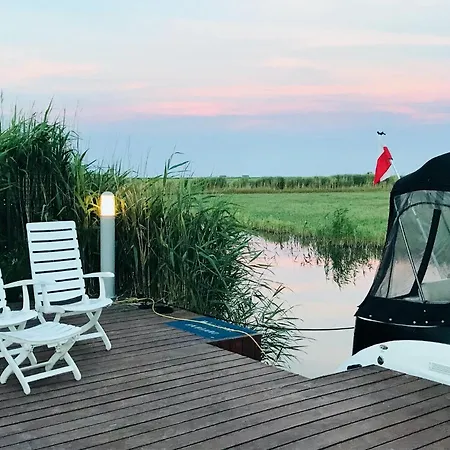 Baltic Waterfront Yacht House - Private Garden & Watersports Included Swinoujscie
