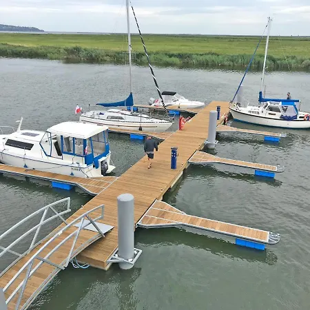 Üdülőpark Baltic Waterfront Yacht House - Private Garden & Watersports Included *