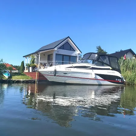 ホリデーパーク Baltic Waterfront Yacht House - Private Garden & Watersports Included