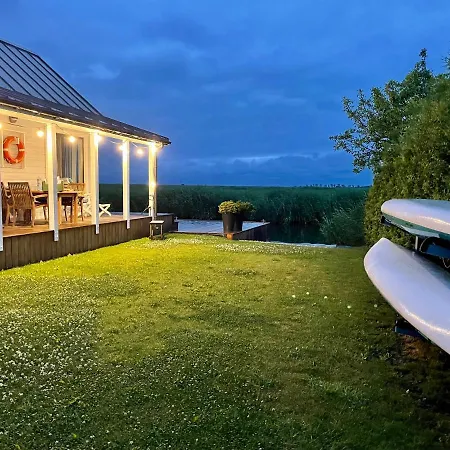 Baltic Waterfront Yacht House - Private Garden & Watersports Included シフィノウイシチェ