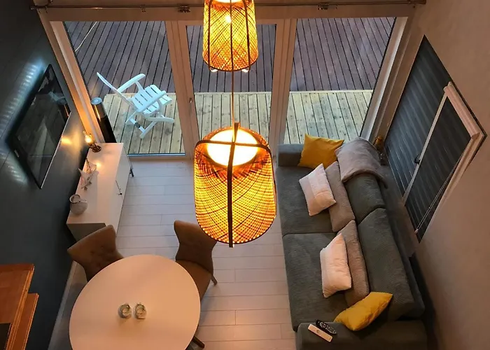 Baltic Waterfront Yacht House - Private Garden & Watersports Included * 斯维诺乌伊希切