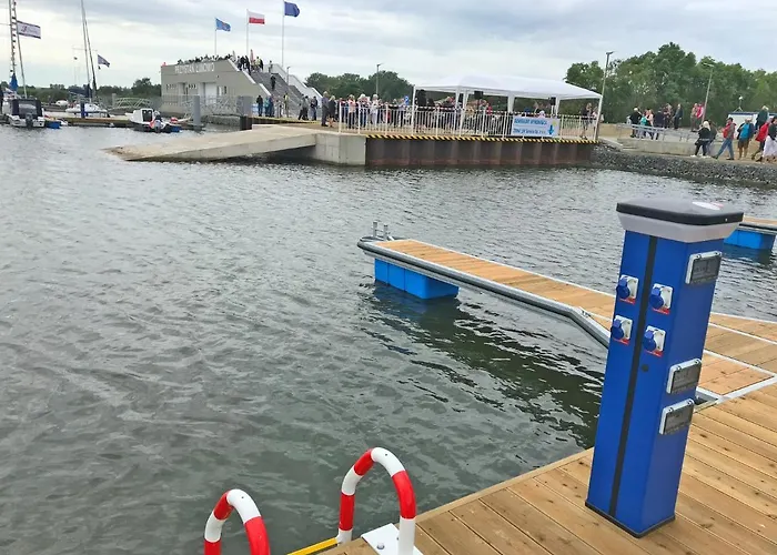 Baltic Waterfront Yacht House - Private Garden & Watersports Included 假日公园 斯维诺乌伊希切