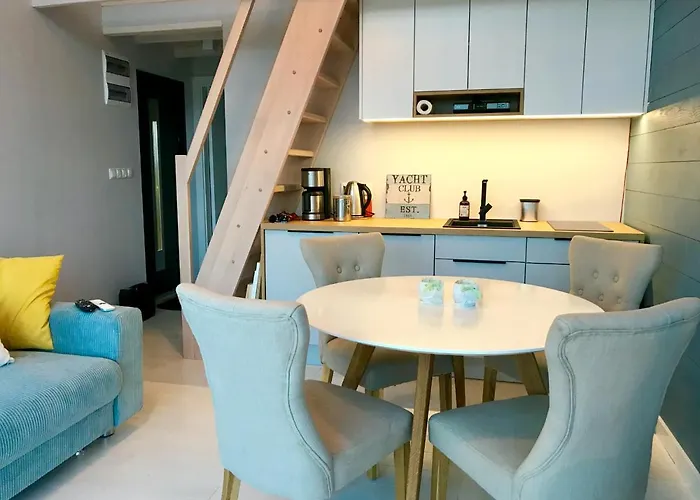 Baltic Waterfront Yacht House - Private Garden & Watersports Included 假日公园 *