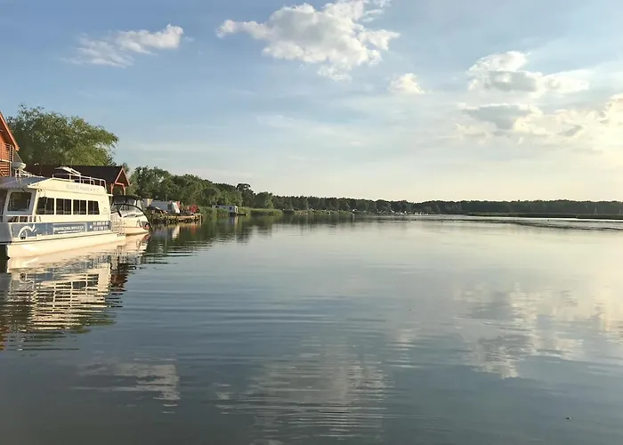 Baltic Waterfront Yacht House - Private Garden & Watersports Included * 斯维诺乌伊希切