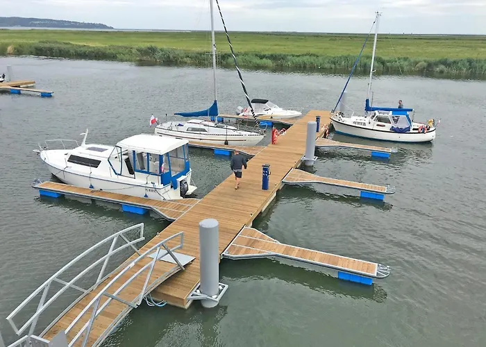 假日公园 Baltic Waterfront Yacht House - Private Garden & Watersports Included *