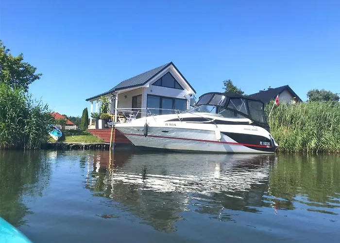 假日公园 Baltic Waterfront Yacht House - Private Garden & Watersports Included