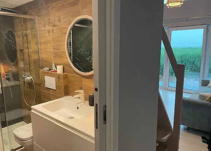 Baltic Waterfront Yacht House - Private Garden & Watersports Included 假日公园 *