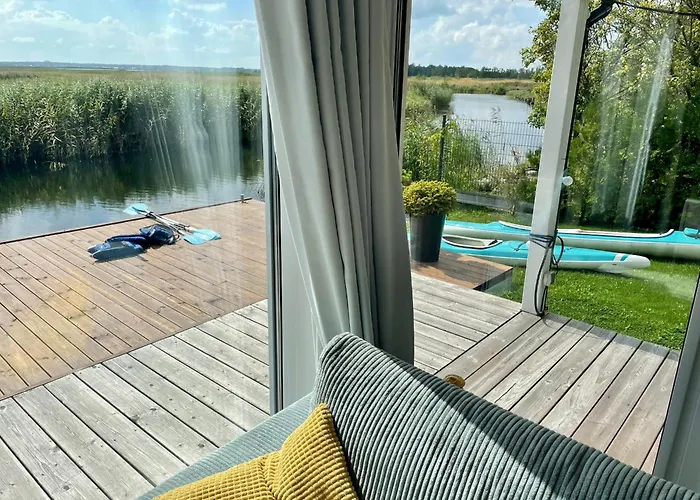 Baltic Waterfront Yacht House - Private Garden & Watersports Included * 斯维诺乌伊希切